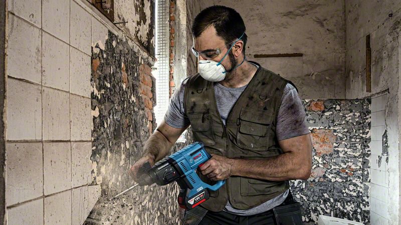 BOSCH-CORDLESS ROTARY HAMMER DRILL 18V X 4AH BATTERY